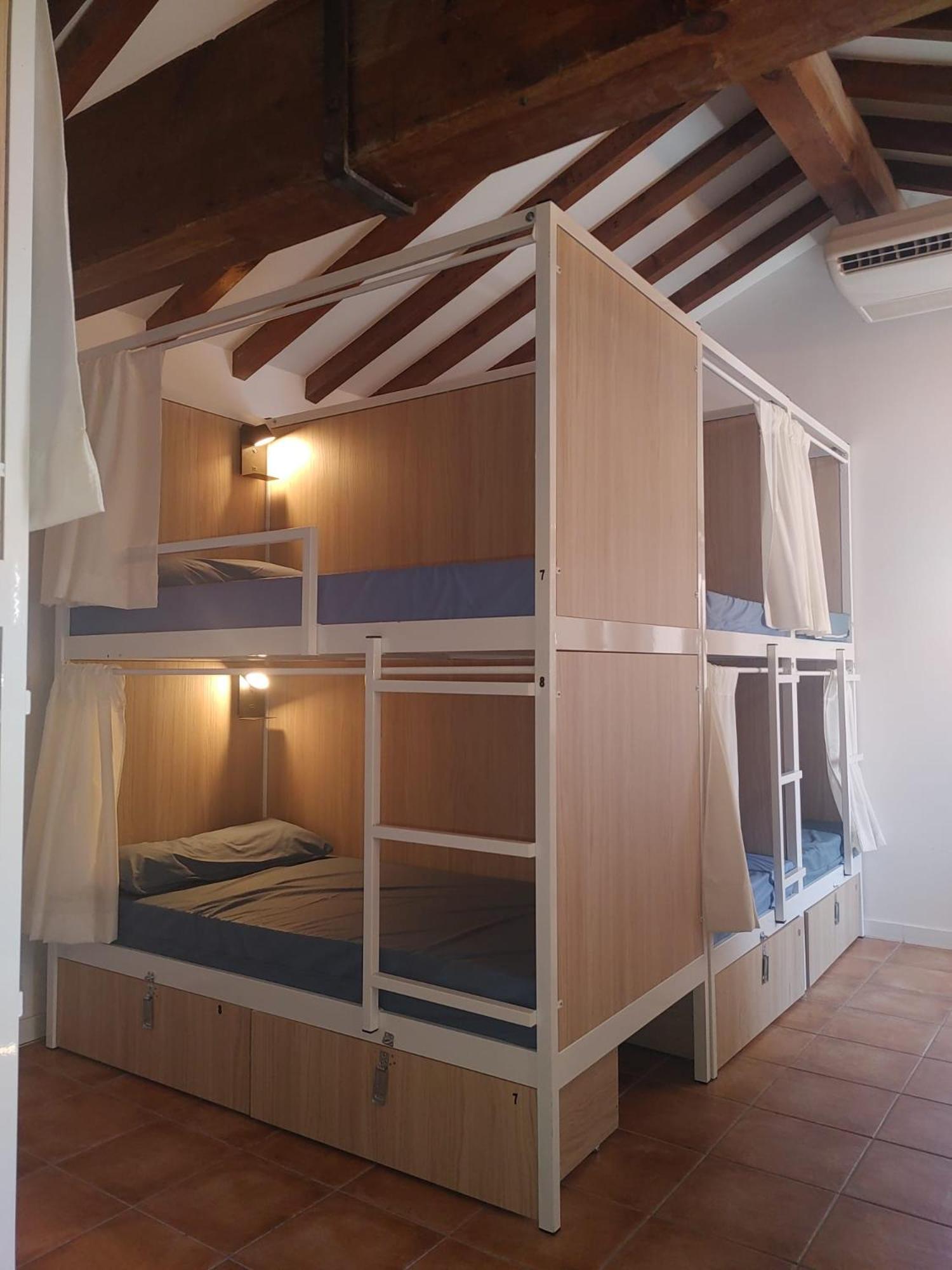 Urban - Juvenil - Youth Hostel *